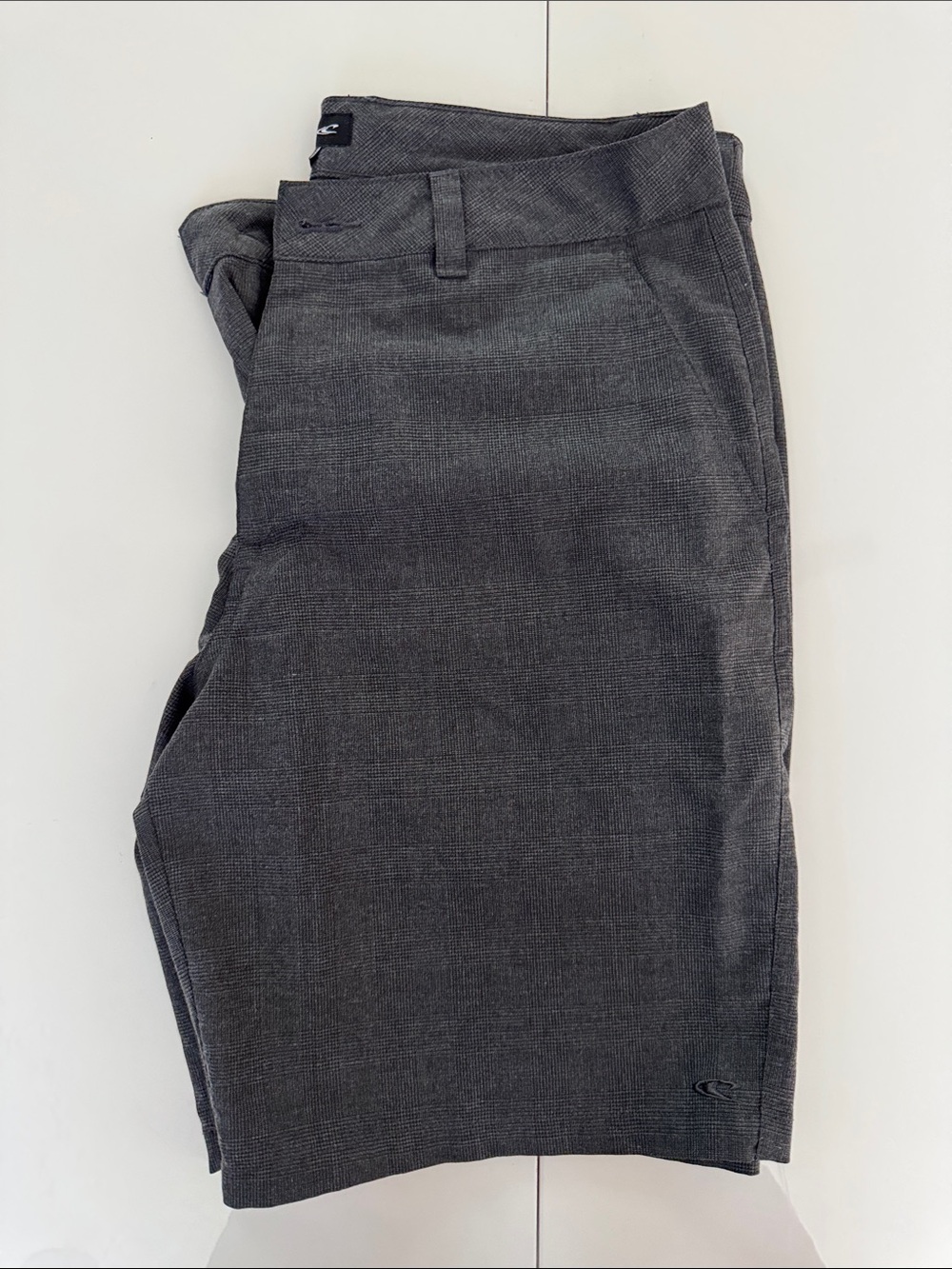 O'Neill Men's Charcoal Flat-Front Shorts - Picture 3 of 3